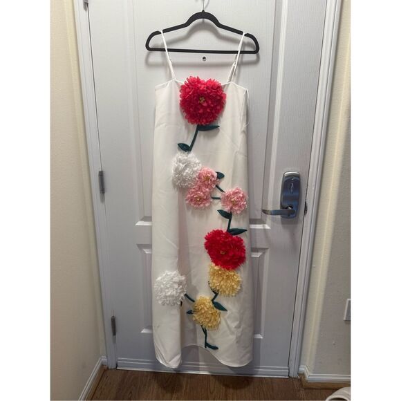 Elliatt White Floral Embellished Wedding Dresses - Picture 5 of 7